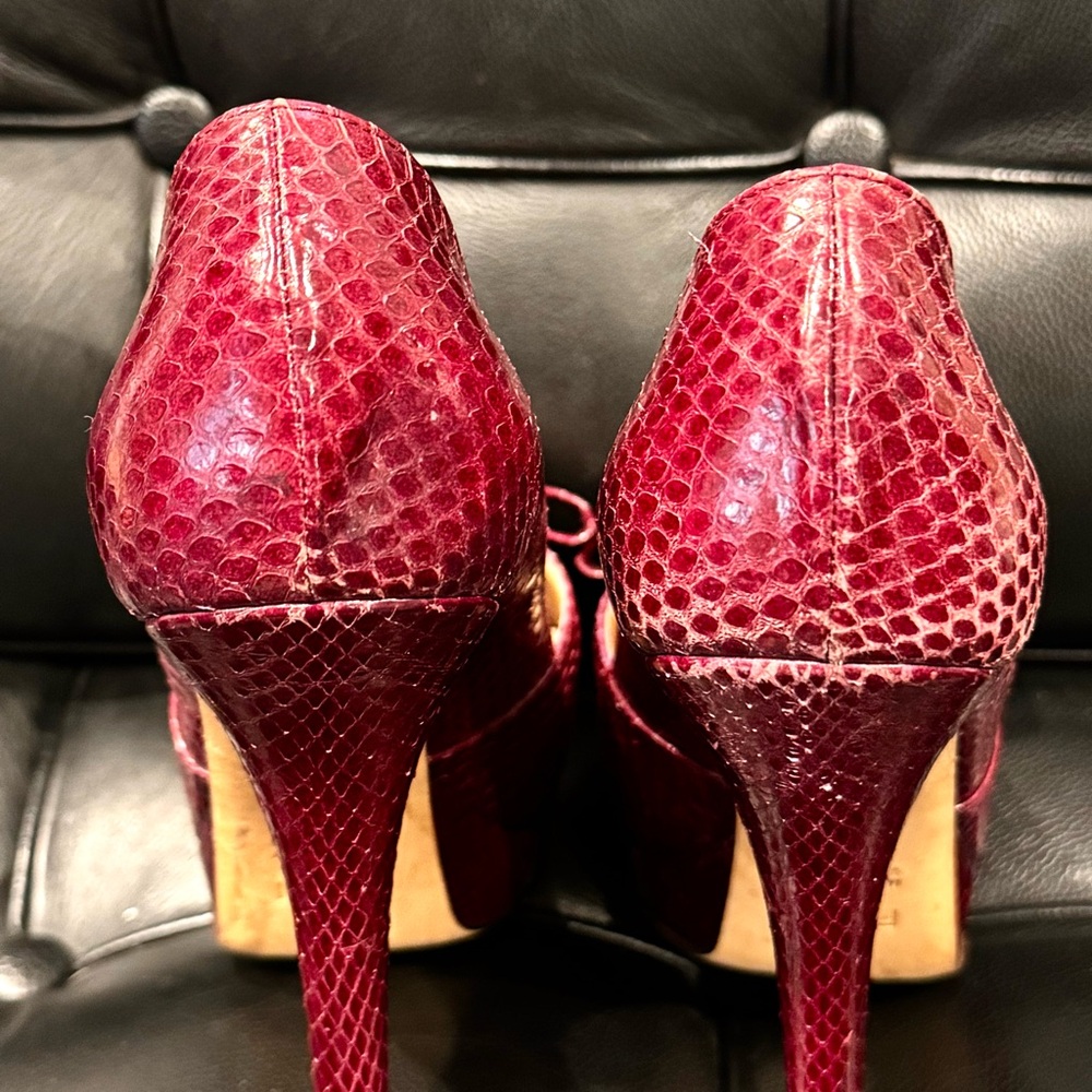 🔥FENDI Spuntata Ayers Lucido Bow Platform Heels Bordeaux Burgundy 8 38 Snakeskin - Picture 12 of 12